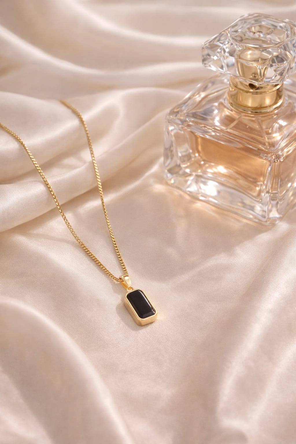 Minimal Gold Black Stone Anti-Tarnish Necklace for Women – Rectangular Pendant Chain