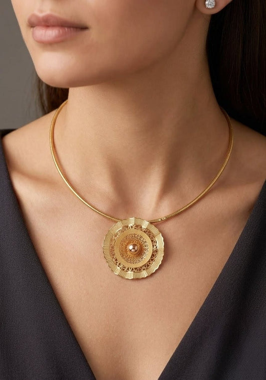 Anti-Tarnish Gold Filigree Pendant Necklace – Elegant Round Statement Necklace