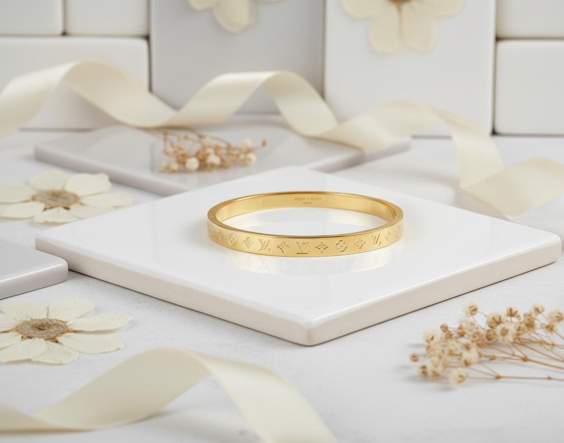 Enduring Gleam Hinge Cuff