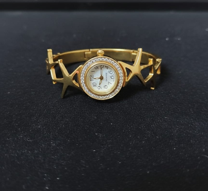 Adjustable Anti-Tarnish Gold Bracelet Watch with Star Designed Strap