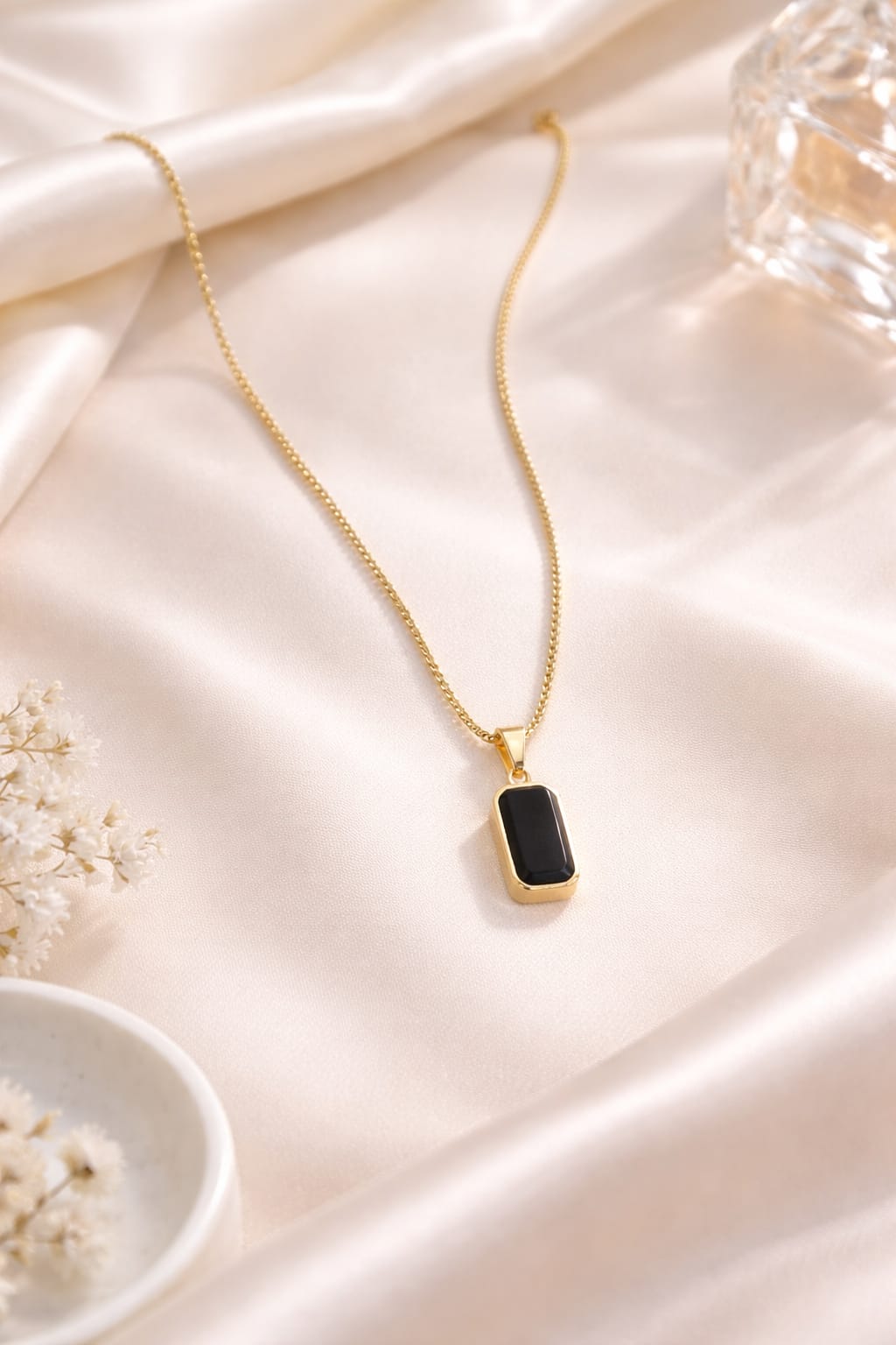 Minimal Gold Black Stone Anti-Tarnish Necklace for Women – Rectangular Pendant Chain