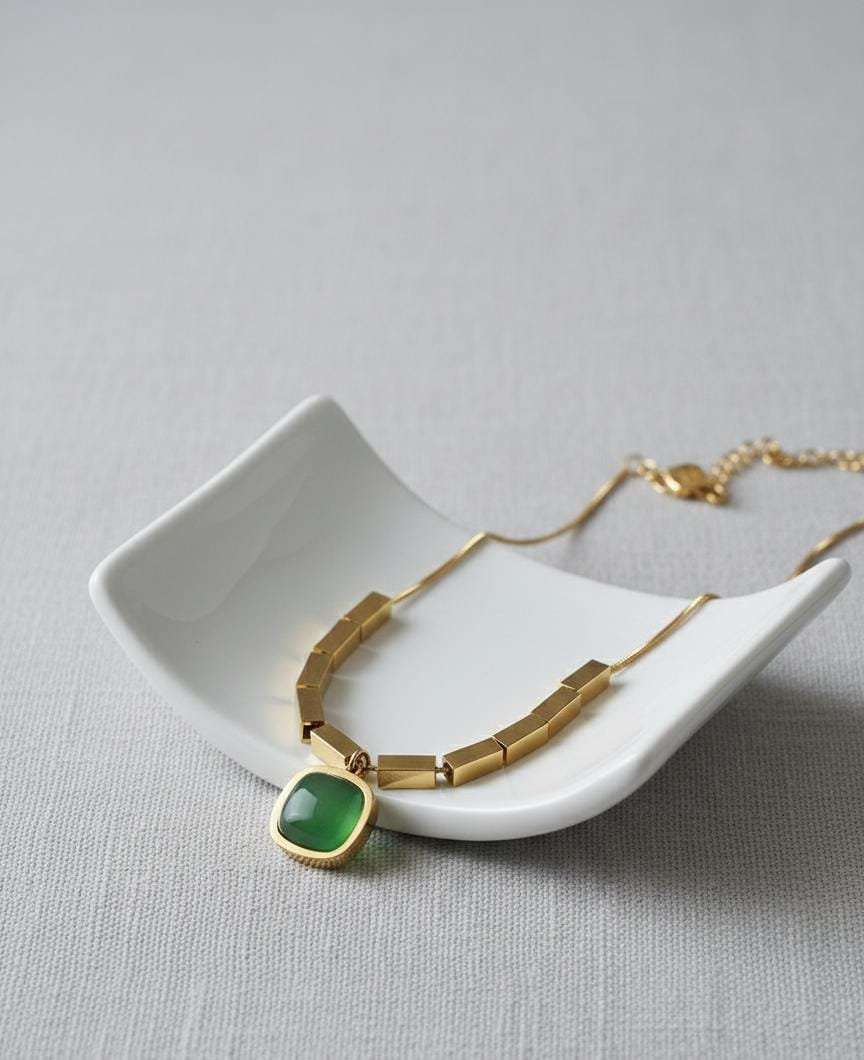 Modern Gold Green Stone Anti-Tarnish Necklace for Women – Geometric Beaded Pendant Chain