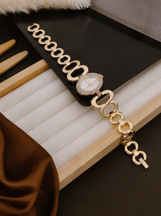 Elegant Crystal Dial Gold Anti-Tarnish Bracelet Watch for Women – Premium Chain Bracelet Watch