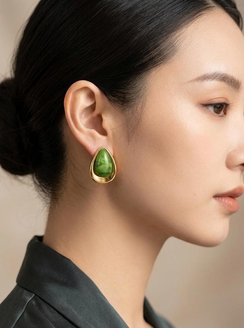 Anti-Tarnish Green Teardrop Stone Stud Earrings – Gold Statement Gemstone Earrings